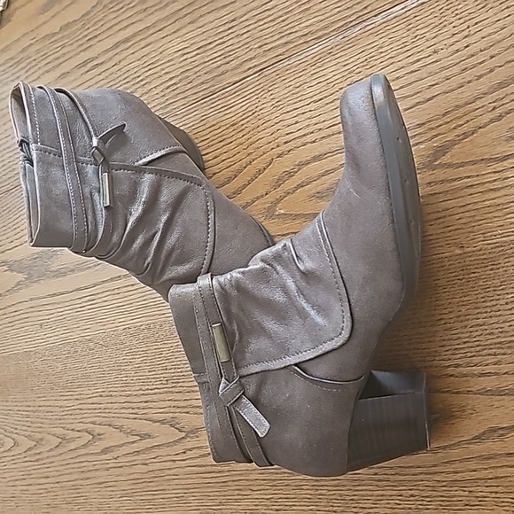 Baretraps Ankle Boots - Picture 2 of 4
